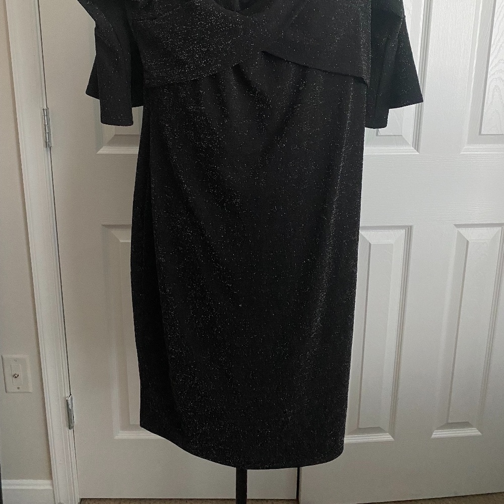 Black Short Sleeve Dress - Picture 3 of 4